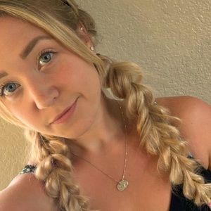 Meet your Posher, Annie